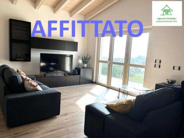Appartamento di 90 msup2 con 3 locali e box auto doppio in affitto a Varese