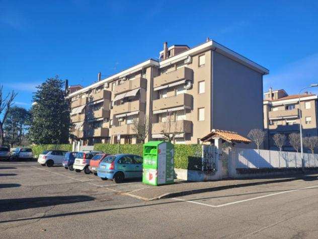 Appartamento di 90 msup2 con 3 locali e box auto in affitto a Pregnana Milanese