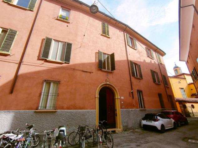 Appartamento di 95 msup2 con 5 locali in vendita a Bologna
