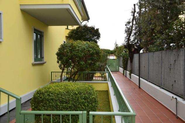 Appartamento in affitto a MARINA DI MASSA - Massa 65 mq Rif 956820