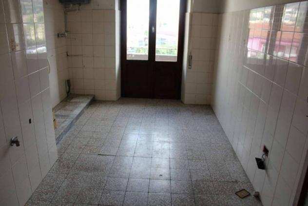 Appartamento in vendita a Carrara 110 mq Rif 864138