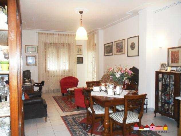 Appartamento in vendita a Carrara 130 mq Rif 920659
