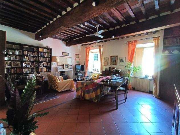 Appartamento in vendita a Lucca 150 mq Rif 1140074