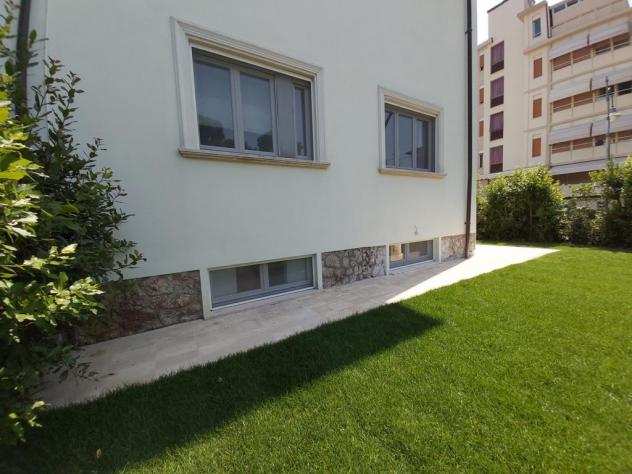 Appartamento in vendita a MARINA DI PIETRASANTA - Pietrasanta 190 mq Rif 979437