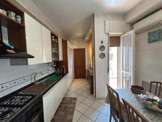 Appartamento in vendita a Napoli - 5 locali 165mq