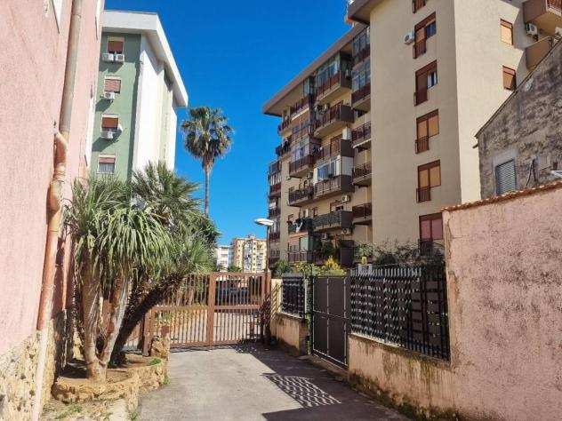 Appartamento in vendita a Palermo - 2 locali 81mq