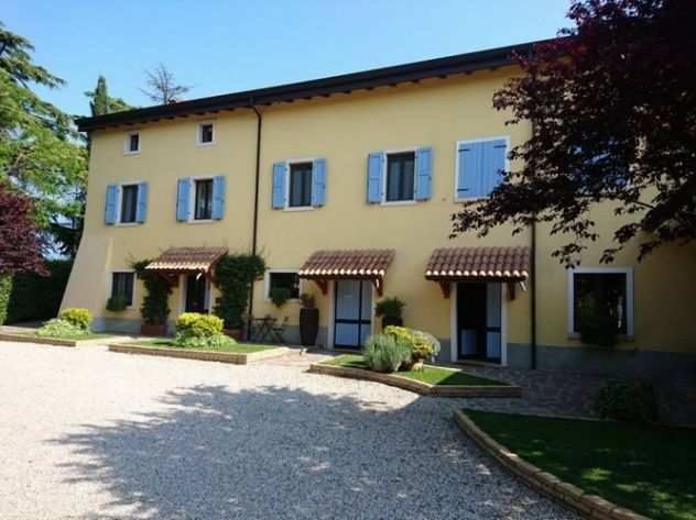 APPARTAMENTO IN VILLA CON 3 CAMERE 2 BAGNI PER IMPRESE EDILI O GRUPPI LAVORATORI