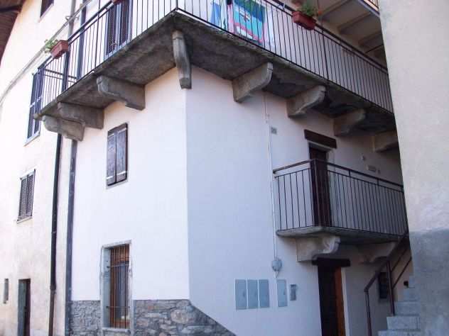 Appartamento su due piani in vendita a Cuasso al Monte
