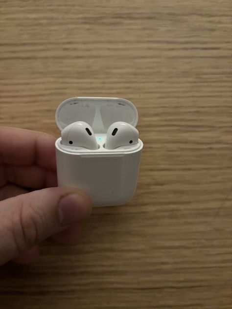 Apple AirPods con custodia dinbspricarica