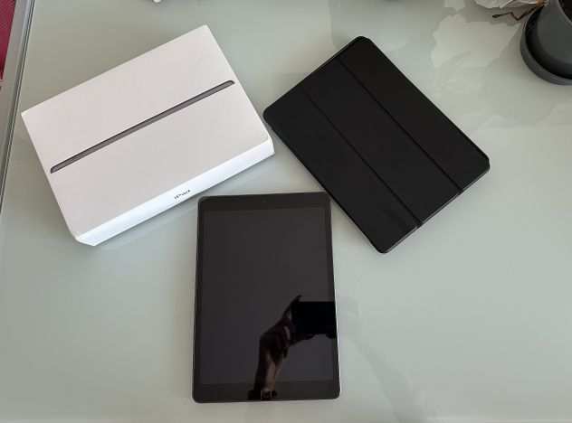 Apple iPad 9a Gen. 64GB, 10,2quot Con Cover E Vetrino