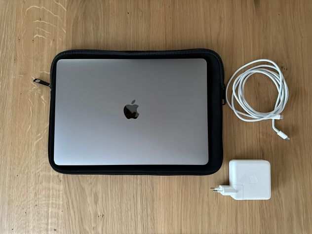 Apple MacBook Pro 13quot 2018 8GB SSD 1TB