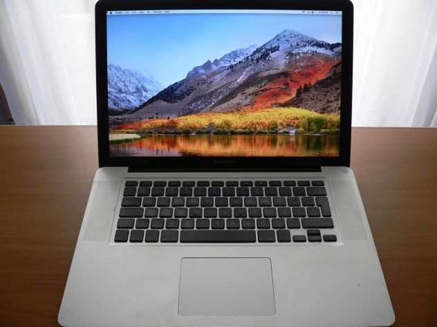 Apple MacBook Pro Core i5 2.4 15 pollici con alimentatore Apple Magsafe 85W