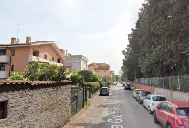 ARCO DI TRAVERTINO QUADRILOCALE CON TERRAZZO