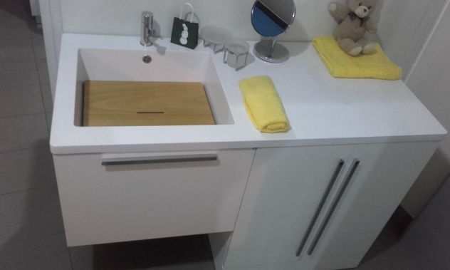 Arredo bagno con fasciatoio 130x60 rovere bianco