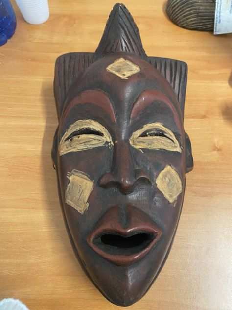 Arte africana (maschere, statuette e oggetti)