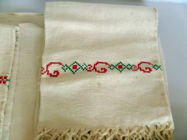 Asciugamani depoca (anni 50) ricamati a mano (originali) mai usati.
