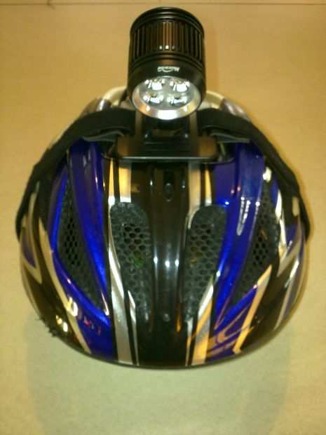 ATTACCO CASCO FARETTO P7 T6 MAGICSHINE per FANALE BICI o SPELEO AVVENTURA