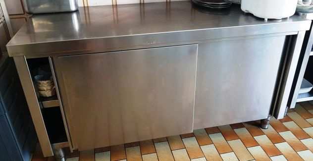 Attrezzatura cucina forno frigorifero mobiletti affettatrice