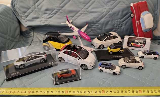Auto di varie dimensioni in metallo e plastica, di auto e aereo, vari modelli
