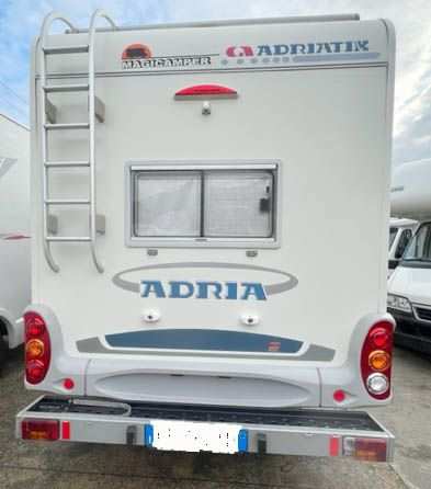 AUTOCARAVAN PLURI ACCESSORIATO, UNIPROPRIETARIO 5 POSTI LETTO CON VERANDA