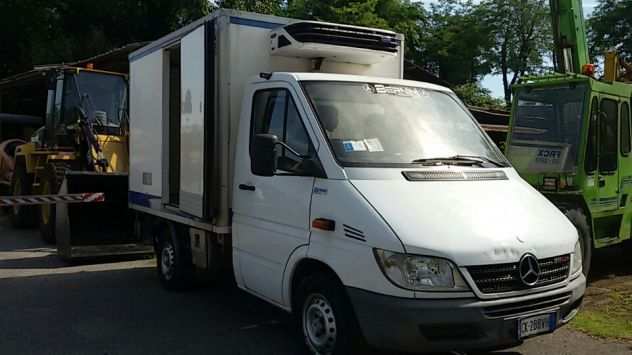 Autocarro frigo MERCEDES 311 CDI