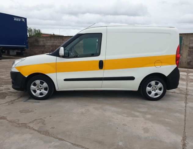 Autocarro furgone furgoncino Van Fiat Doblograve