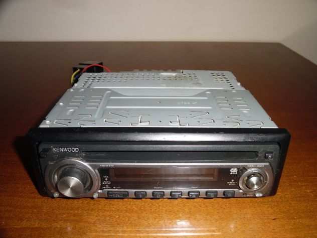 AUTORADIO A CD MARCA KENWOOD MODELLO KDC 334 CON DISPLAY DIGITALE E MENU MULTIFU