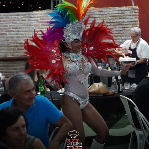 Ballerine brasiliane spettacolo di samba