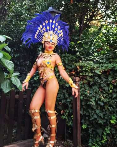 Ballerine brasiliane spettacolo di samba