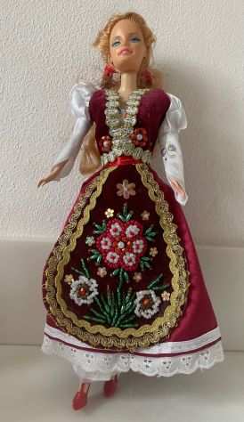 Bambola con costume originale Ungheria