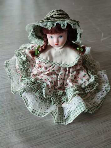 Bambola di porcellana da collezione
