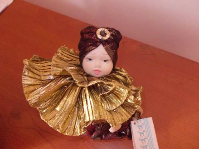 Bambola in porcellana