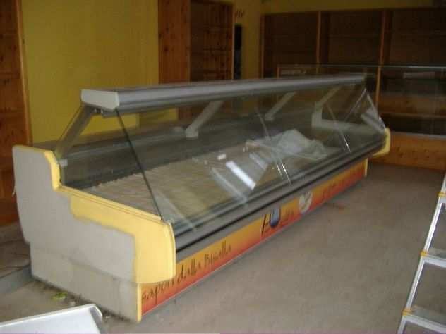 Bancone refrigerato, banco frigo, usato lunghezza metri 3,5