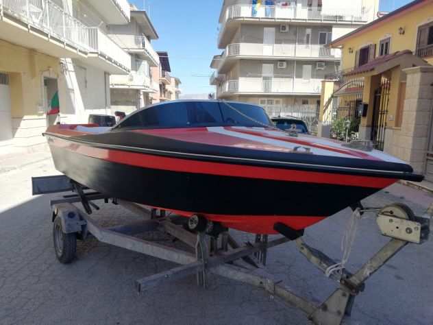 Barca Scafo con Motore e Carrello Omologato