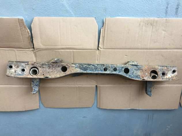 Barra  traversa a telaio Supporto Cambio  Riduttore Nissan KING CAB D21