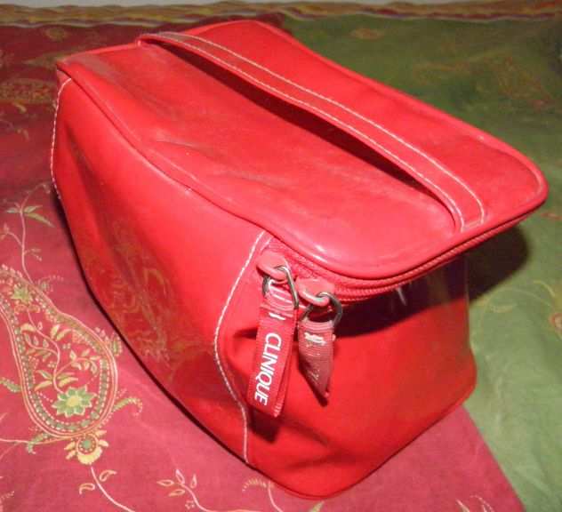 Beauty case rosso Clinique