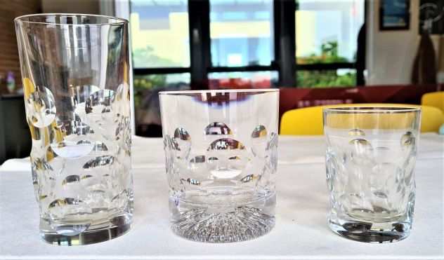 Bicchieri e vaso da fiori in vetro