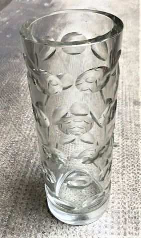 Bicchieri e vaso da fiori in vetro