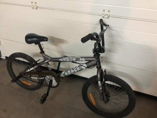 Bici Bicicletta BMX freestyle ruote 20 con pedane