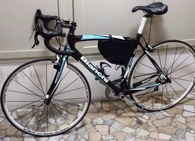 Bici da corsa Bianchi in carbonio