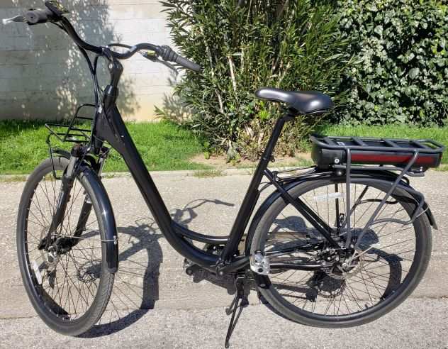 Bici elettrica iWatBike iCity 28quot ebike city alluminio e freni a disco.