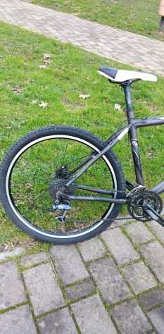 Bici MTB B-Twin Nera