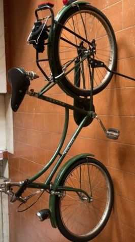 Bici verde Vintage con lucchetto, casco e tenditori