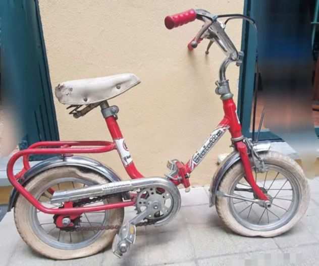 Bici vintage bimbo ideale vetrine negozi