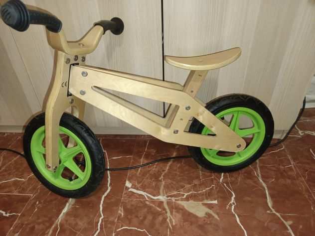 Bicicletta bimbo di legno senza ruote