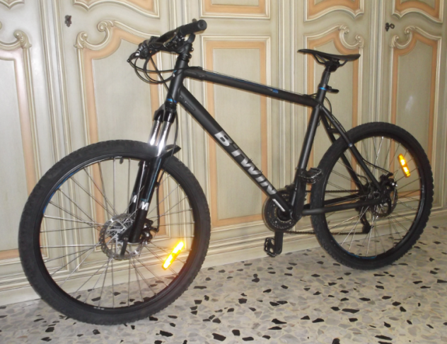 bicicletta BTWIN 26 con freni a disco - MTB - in alluminio.