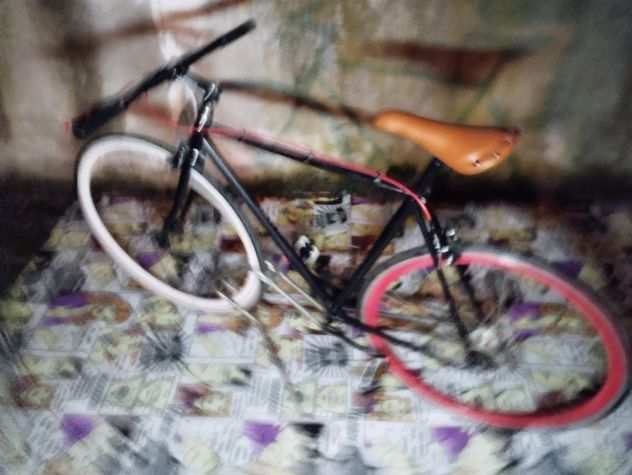 Bicicletta Fixie,ricondizionata,manunrio in Carbonio e ruote piene.