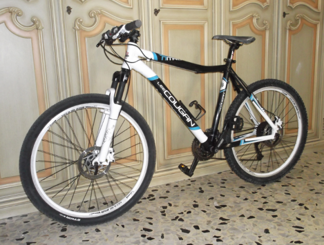 Bicicletta Mtb 26 L. COUGAN con freni idraulici  a disco, in alluminio.