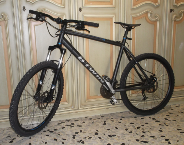 Bicicletta MTB BTWIN 26 con freni a disco, in alluminio.