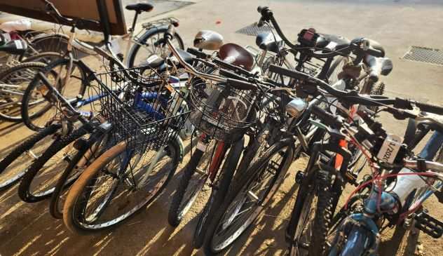 Biciclette di di diverse tipologie